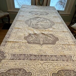 Itslian Pomie De Venice Hand  Embroidered Dining Tablecloth 84x60 Ecru